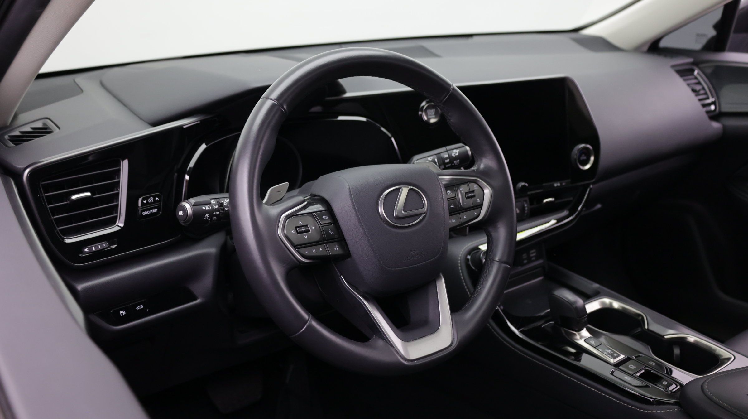 Used 2025 Lexus NX 250 FWD w/ Towing Package (2000 Lbs) image 11