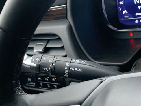 Used 2024 Chevrolet Tahoe Premier w/ Premium Package 2 image 18