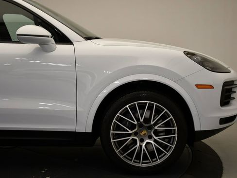 Used 2022 Porsche Cayenne Platinum Edition image 14