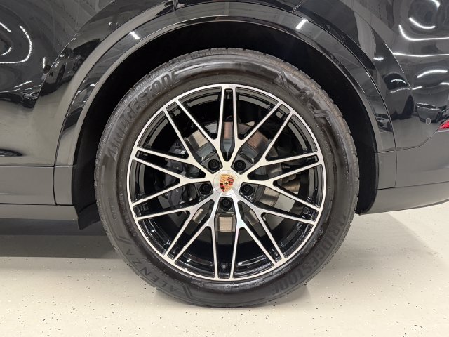Certified 2026 Porsche Cayenne E-Hybrid Coupe AWD/4WD image 12