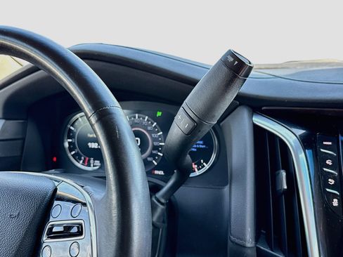 Used 2017 Cadillac Escalade Luxury AWD/4WD image 18