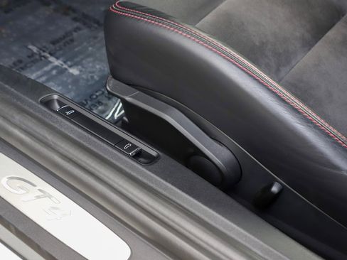 Used 2016 Porsche Cayman GT4 image 37