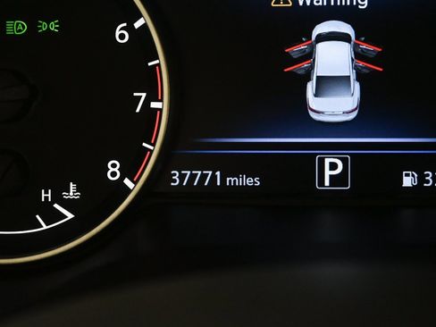 Used 2023 Nissan Maxima SR w/ Sport Mat Group image 11