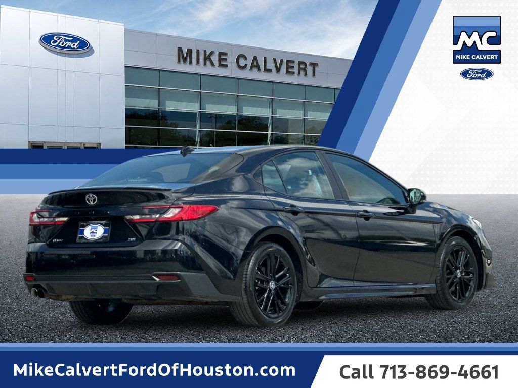 Used 2025 Toyota Camry SE FWD image 5