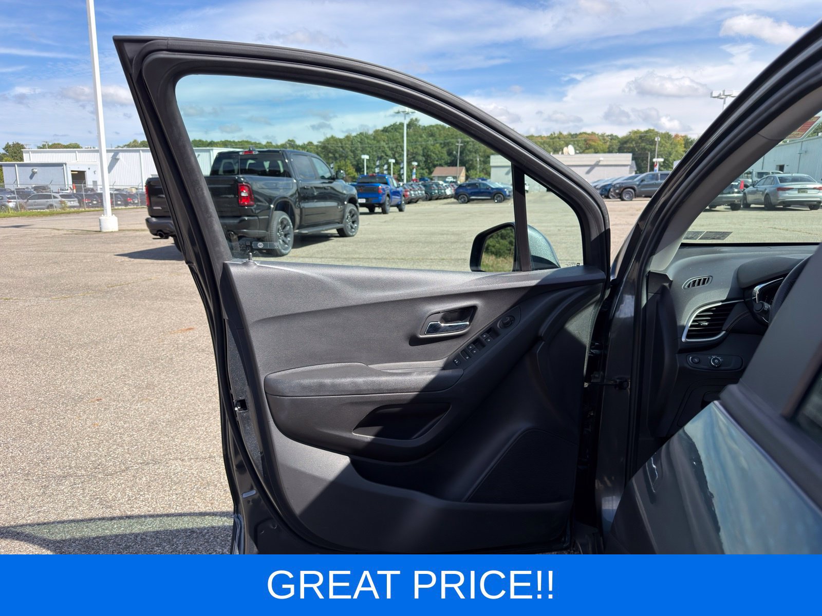 Used 2019 Chevrolet Trax LS FWD image 13