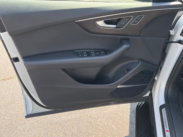 Used 2022 Audi Q8 Premium Plus AWD/4WD image 11