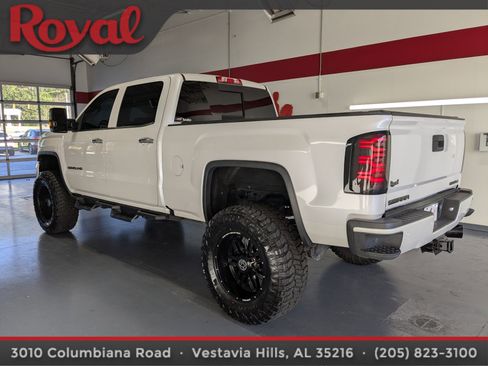 Used 2018 GMC Sierra 2500 Denali w/ Duramax Plus Package image 2