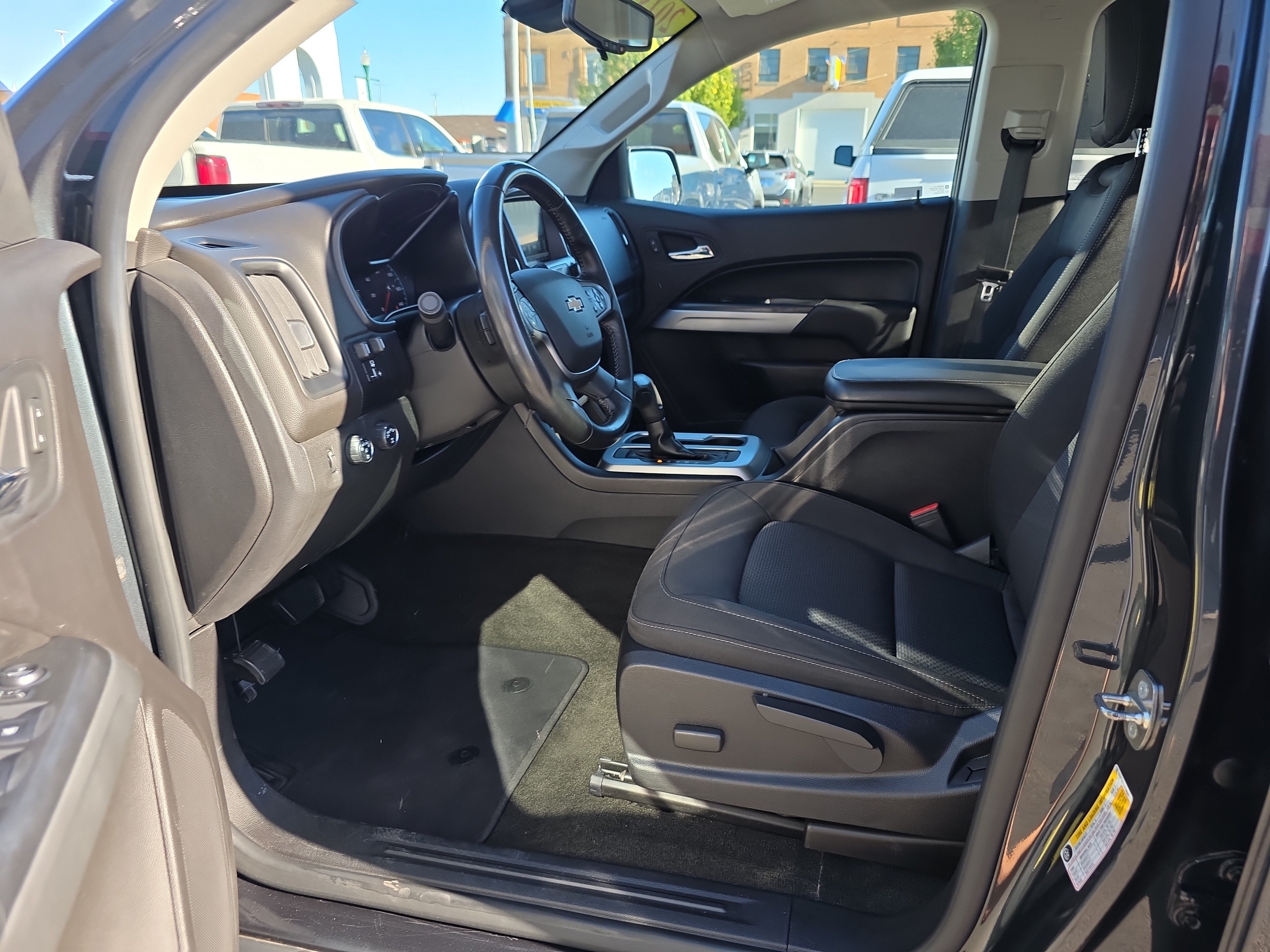 Used 2018 Chevrolet Colorado LT w/ LT Convenience Package AWD/4WD image 2
