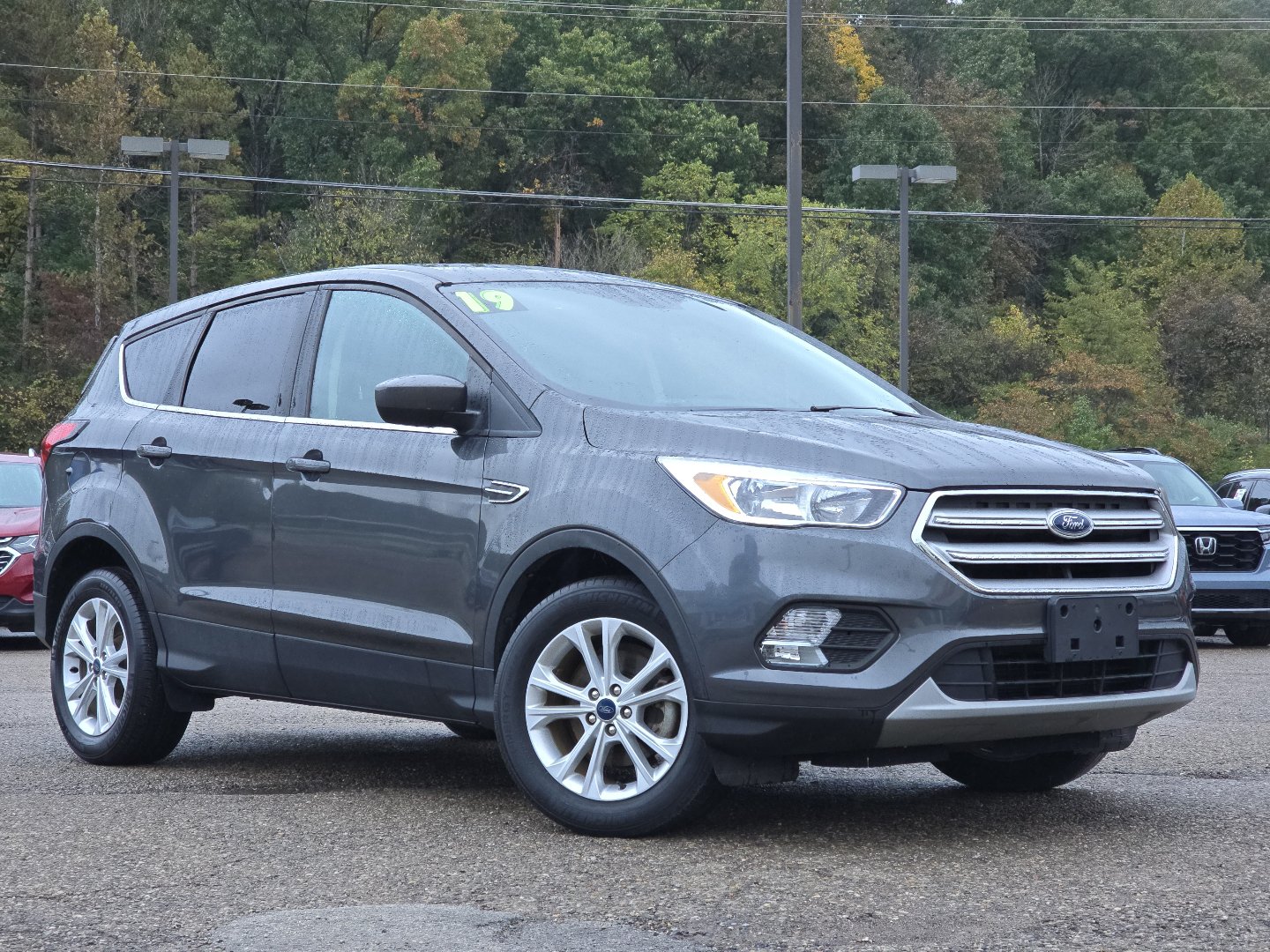 Used 2019 Ford Escape SE FWD image 2