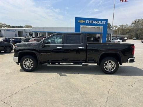 Used 2025 Chevrolet Silverado 2500 LTZ w/ LTZ Plus Package AWD/4WD image 8
