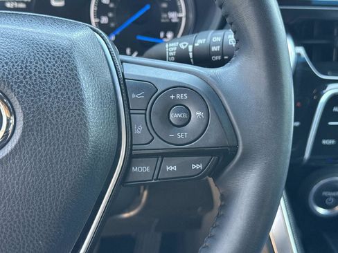 Used 2023 Toyota Venza XLE image 20