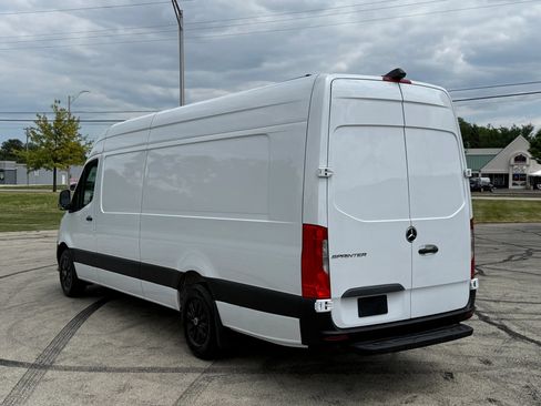 Used 2020 Mercedes-Benz Sprinter 2500 w/ Comfort Plus Package image 5
