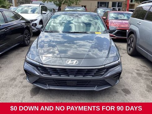Used 2025 Hyundai Elantra Limited FWD image 2