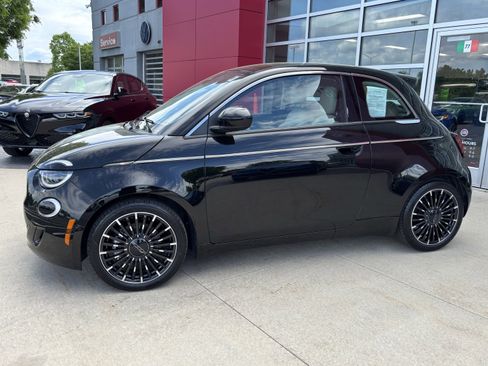 Used 2024 FIAT 500 e FWD image 4
