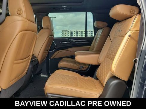 Used 2022 Cadillac Escalade ESV Premium Luxury AWD/4WD image 13