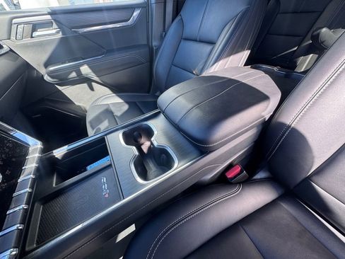 Used 2024 GMC Acadia Elevation image 23