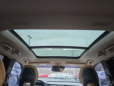 Used 2016 Volvo XC90 T6 Momentum w/ Momentum Plus Package image 9