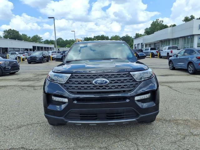 Certified 2024 Ford Explorer XLT w/ Equipment Group 202A AWD/4WD image 2