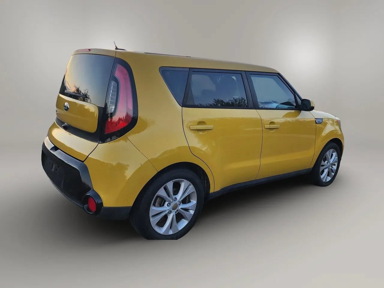 Used 2016 Kia Soul + FWD image 4