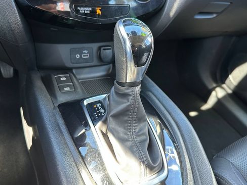Used 2022 Nissan Rogue Sport SL FWD image 29