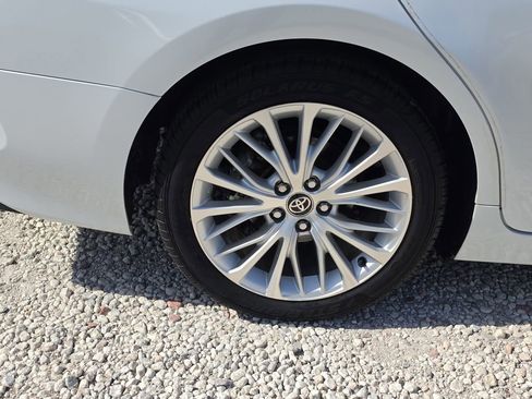 Used 2020 Toyota Camry XLE FWD image 5