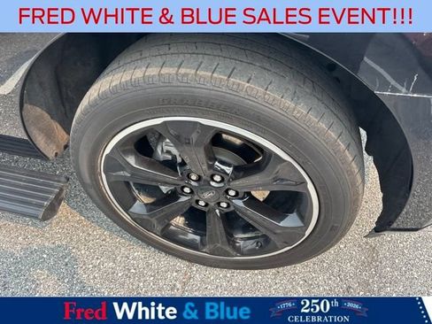 Used 2023 Ford Expedition Limited AWD/4WD image 2
