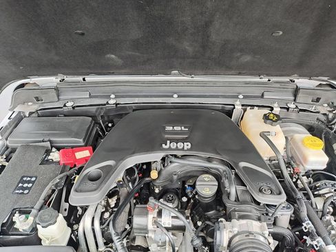 Used 2021 Jeep Wrangler Unlimited Sahara AWD/4WD image 25