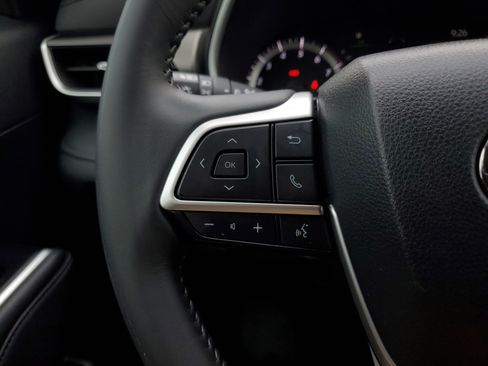 Used 2024 Toyota Highlander XLE image 22