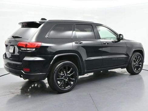 Used 2017 Jeep Grand Cherokee Altitude AWD/4WD image 7