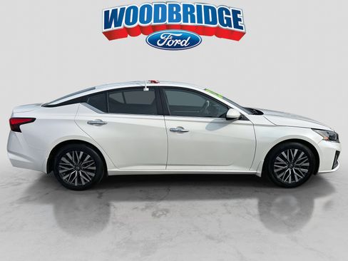 Used 2023 Nissan Altima 2.5 SV image 3