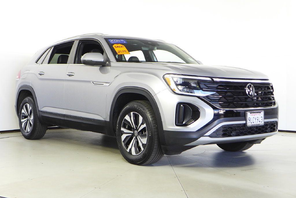 Used 2024 Volkswagen Atlas Cross Sport SE FWD image 4