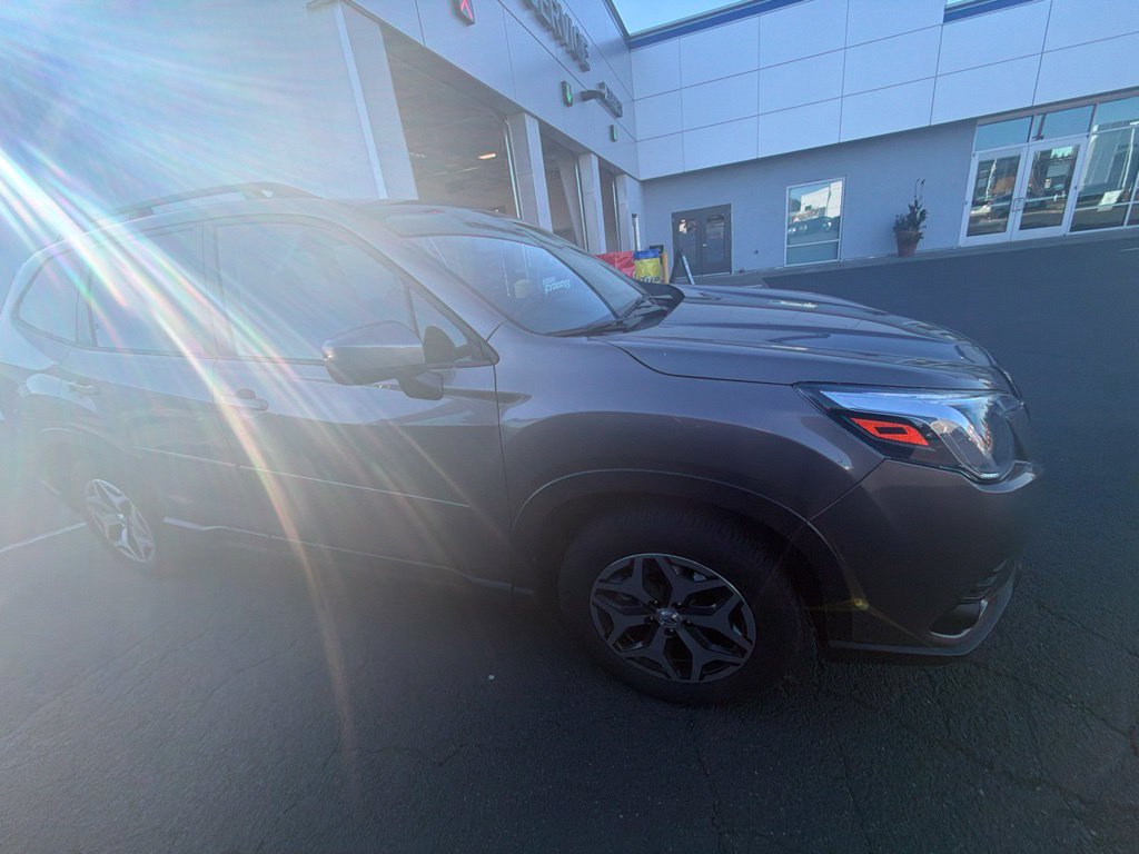 Certified 2024 Subaru Forester Premium AWD/4WD image 2