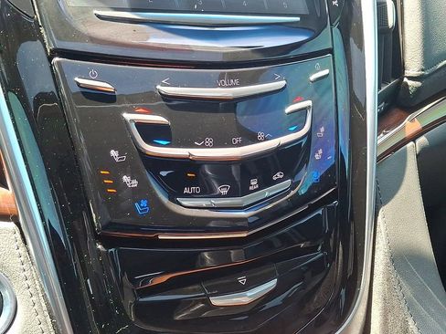 Used 2019 Cadillac Escalade Premium Luxury AWD/4WD image 17