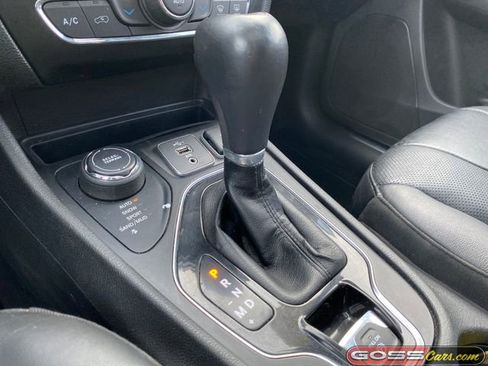 Used 2019 Jeep Cherokee Limited w/ Luxury Group image 13