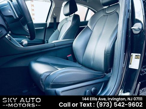 Used 2025 Genesis G70 2.5T AWD/4WD image 10