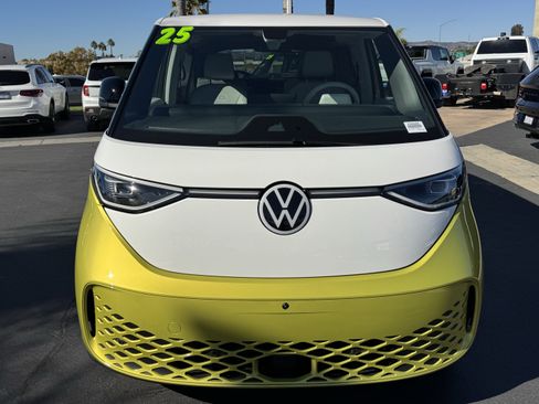 Used 2025 Volkswagen ID. Buzz 1st Edition image 3