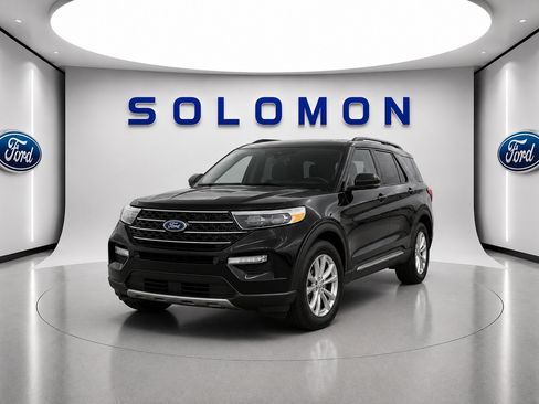 Certified 2022 Ford Explorer XLT w/ Equipment Group 202A AWD/4WD image 2