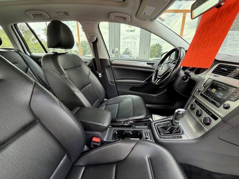 Used 2017 Volkswagen Golf SE FWD image 30