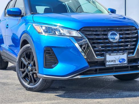 Used 2024 Nissan Kicks SV w/ Exterior Package FWD image 2