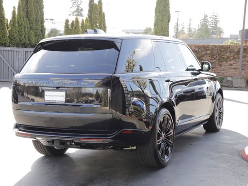 New 2026 Land Rover Range Rover Long Wheelbase SE AWD/4WD image 10