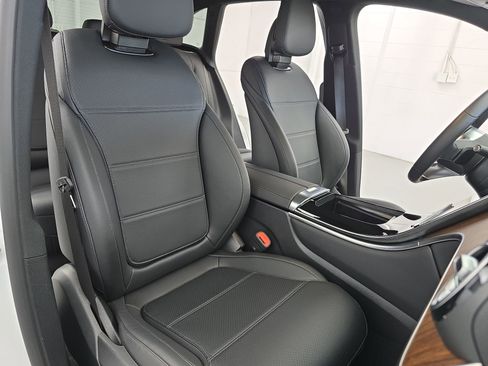 Used 2025 Mercedes-Benz GLC 300 image 10