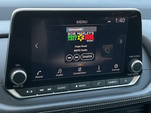 Used 2025 Nissan Rogue SV image 31