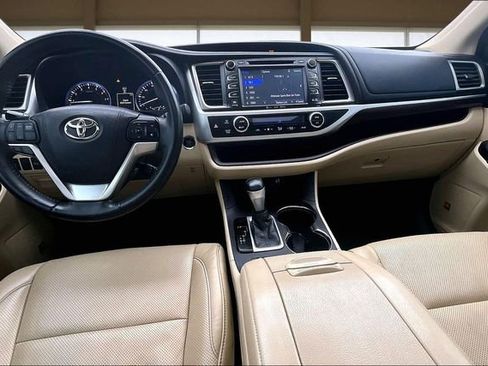 Used 2016 Toyota Highlander Limited image 16
