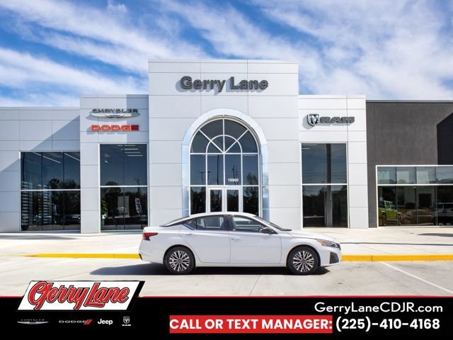 Used 2025 Nissan Altima 2.5 SV FWD image 1