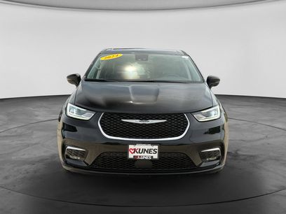 Used 2024 Chrysler Pacifica Touring-L