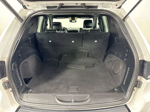 Used 2018 Jeep Grand Cherokee Altitude AWD/4WD image 32