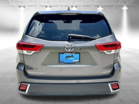 Used 2018 Toyota Highlander Limited Platinum FWD image 6