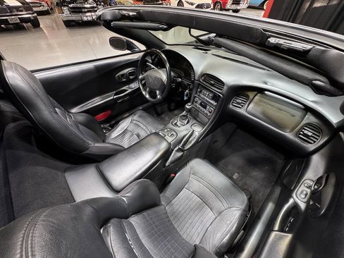 Used 2004 Chevrolet Corvette Coupe w/ Roof Package image 22