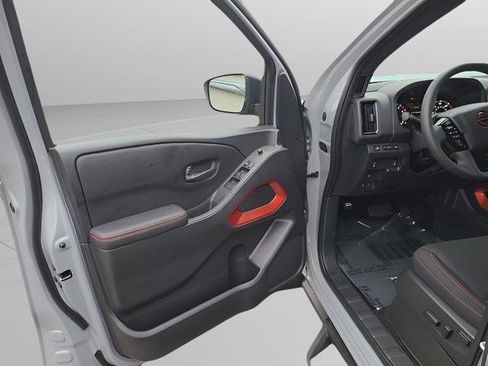 New 2026 Nissan Frontier PRO-4X w/ Pro-4x Convenience Package image 6