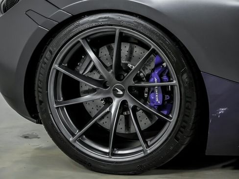 Used 2019 McLaren 720S RWD image 17